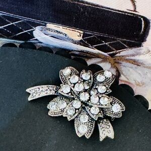 DM Vintage Silver Floral Bow Brooch with crystal Accents